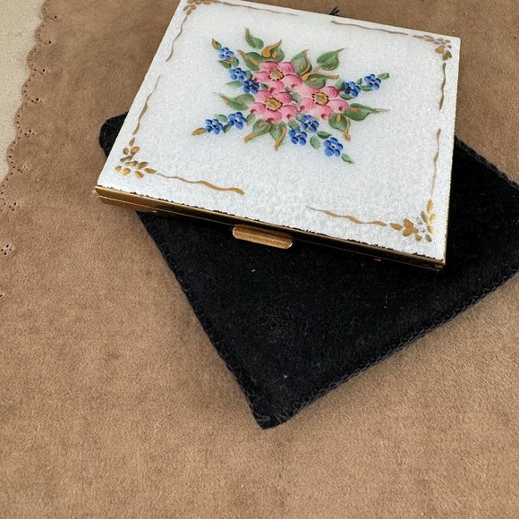 Vintage Compact Case Good, Guilloche Enamel with Gold Leaf - Picture 2 of 9